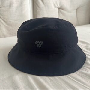 Aritzia TNA Navy Blue Bucket Hat in M/L Christmas Gift